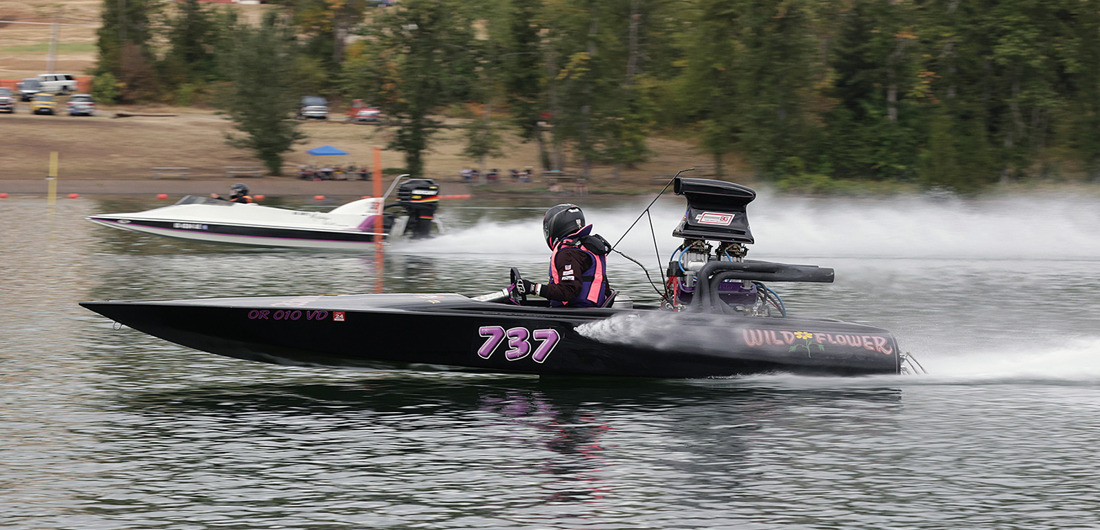 Flint in the flat got out on Henning in the Stock Eliminator final but a 9.002 by Henning had Flint breaking out.
