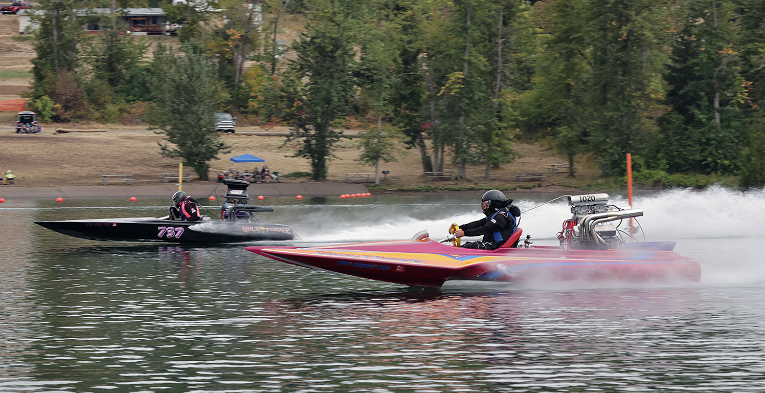 Dennis Flint had a huge advantage off the start line but slowed down track, allowing Justin Craig to win with an 8.095.